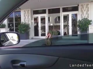 रेडहेड टीन hitchhiker बैंग्स अजनबी आउटडोर
