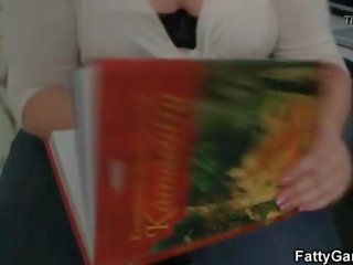 脂肪 亂搞 她的 年輕 飾釘