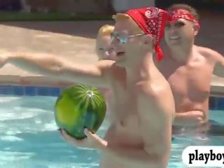 Суинг като шега и орално секс филм в плуване билярд
