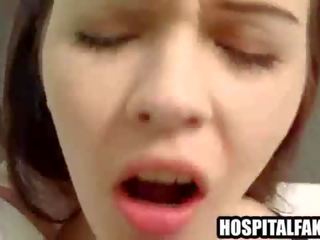 娇小 褐发女郎 美女 getss 可爱 patients 的阴户 和 prescribes 一 体内射精 720 4