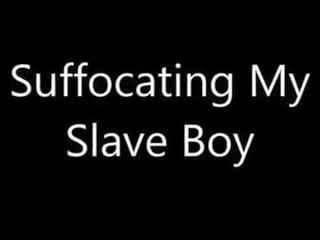 巨人 大美女 suffocating 小伙子