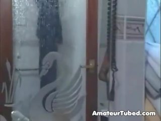 Delightful indiýaly ýaş gyz suwa düşmek