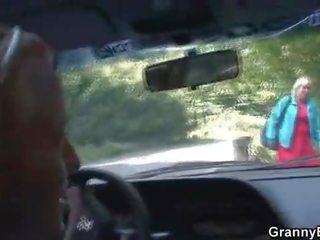 늙은 전화 소녀 도착 못을 박았다 에 그만큼 자동차 로 에이 낯선 사람