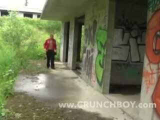 Provokativní twink v prdeli podle jordán liška venkovní