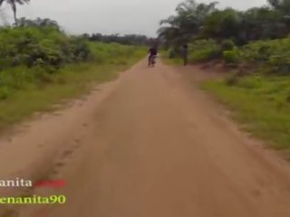 該 只 傢伙 男人 誰 自己 自行車 在 該 村 性交 所有 該 村 女孩 和 人 妻子 在 該 灌木