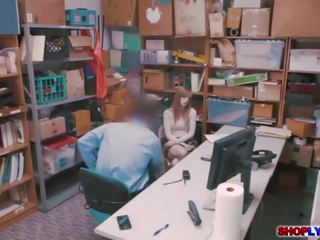 Kolledž cutie dolly leigh fucks by an officer