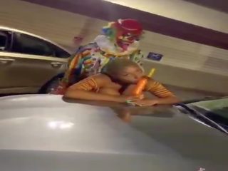 她 有 二 迪克斯 在 一旦