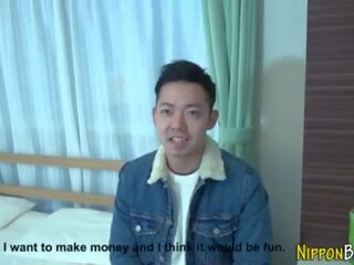 Japonská twink trhne penis