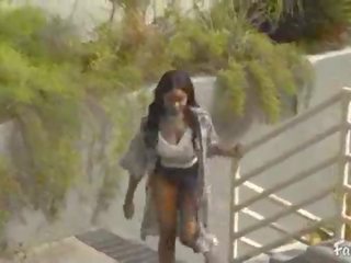 Jenna Foxx Teaches Her Stepbrother How To set up Her Orgasm