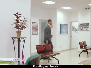 Besar titted sekretaris keparat di itu kantor 24