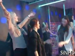 明確的 和 嫪 fuckings