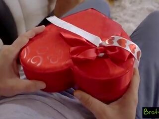 Bratty stepsis - 작은 이복 누이 falls 용 stepbrothers vday 놀람 s4&colon;e4