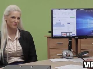 Vip4k&period; e nxirrë mjaltë passes e pisët x nominal video aktorët në the loan zyrë
