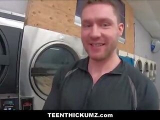 아마추어 검정 비탄 thickum 엿 로 화이트 사람 낯선 사람 에 laundromat
