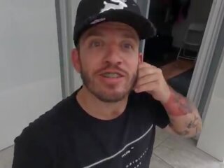 Pitoco chegou junto da ninfeta e quer meter o ferro - Jasmine Santanna