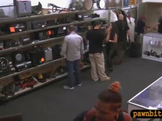 Недосвідчена sells її дивіться і отримує вдарив по pawn чувак