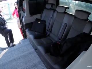 V prdeli v traffic - ruský bruneta enchantress kira královna dostane bouchl v the auto