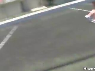 欺侮 上 該 網球 法庭
