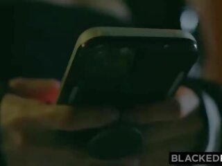 Blackedraw крихітна білявка краса отримує заповнений вгору по величезний біб