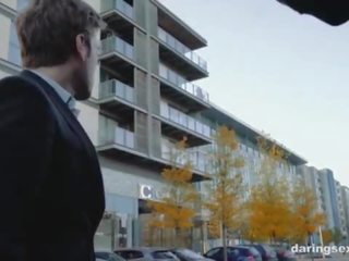 Hårete tenåring fucks med høy klasse businessman
