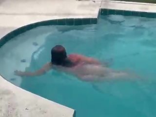 奇妙 拉丁 女傭 啦 paisa 清理 該 水池 和 吸 dick&excl; 抓 由 鄰居