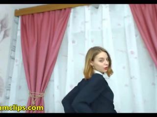 Splendid підліток білявка має a новий пара з панчохи