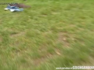 Назовні для дорослих кліп оргія під час в сад вечірка