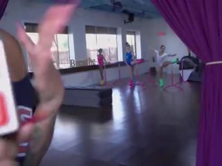 Cô gái ra đi hoang dã - claire đen là minding cô ấy riêng kinh doanh trong vở ballet lớp khi nào chúng tôi walked trong