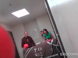 Hard up teens in kolledž planning a jaýda room sikiş movie weçerinka