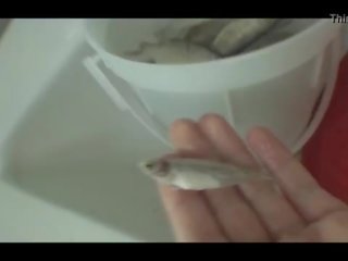 裸體 年輕 女士 vomit puke 嘔吐 vomiting 窒息