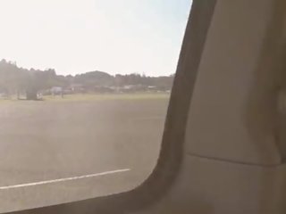 얼간이 짜증 그의 수탉 에 에이 smooching 제비 과 wipes 그만큼 정액 에 그를
